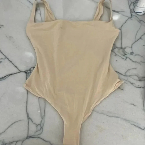 SKIMS Fits Everybody Square Neck Sleeveless Bodysuit B1086 - Picture 3 of 4